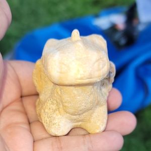 Sandstone Toothless crystal carving